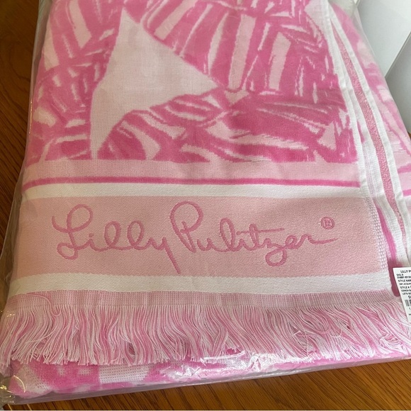 Lilly Pulitzer Jacquard Beach Towel Let’s Go Bananas Conch Shell Pink - Picture 2 of 5